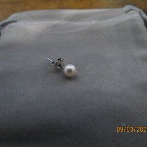 Single Imitation Pearl Earring Stud great for Cartlidge piercings